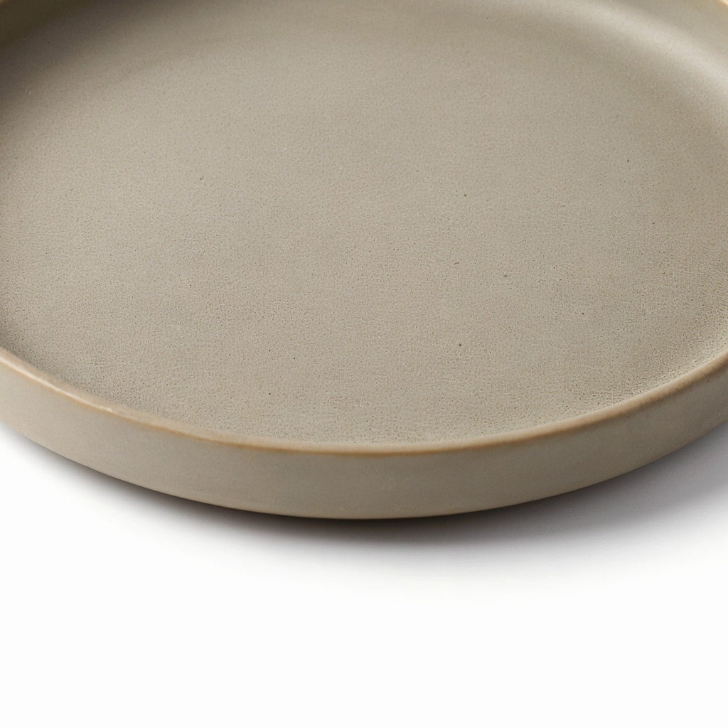 Danmero Ash Salad Plate — macro close-up of the raised rim and glaze pooling