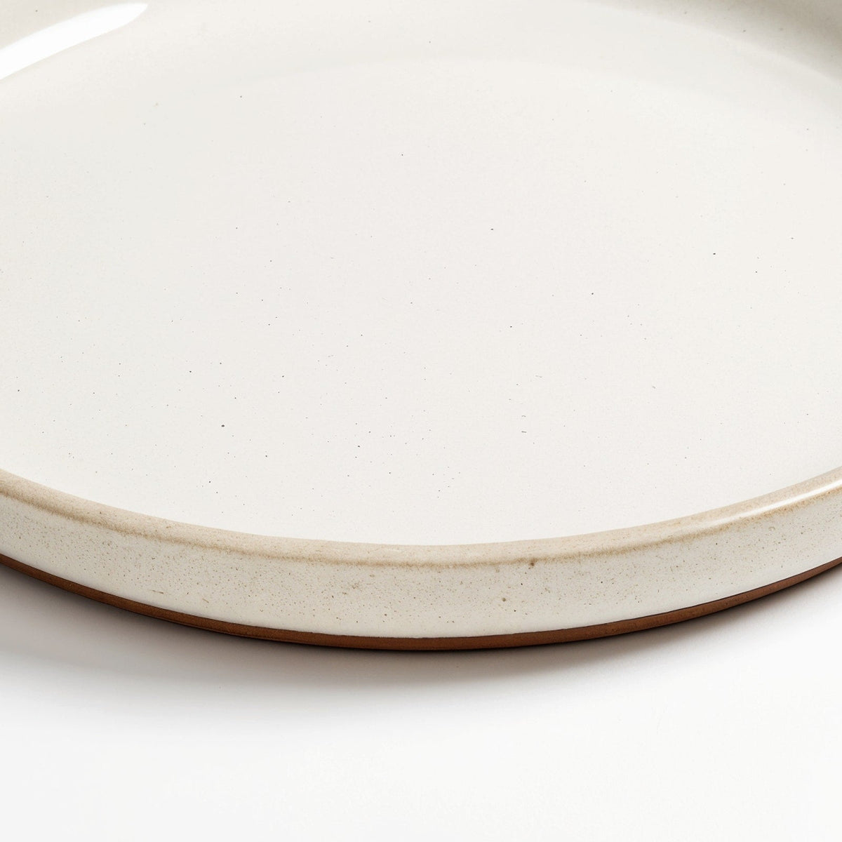 Danmero Chalk Bread Plate — macro close-up of raised rim and glaze pooling
