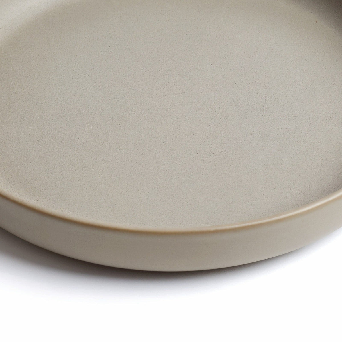 Danmero Dove Grey Coupe Plate — macro detail of rim and edge