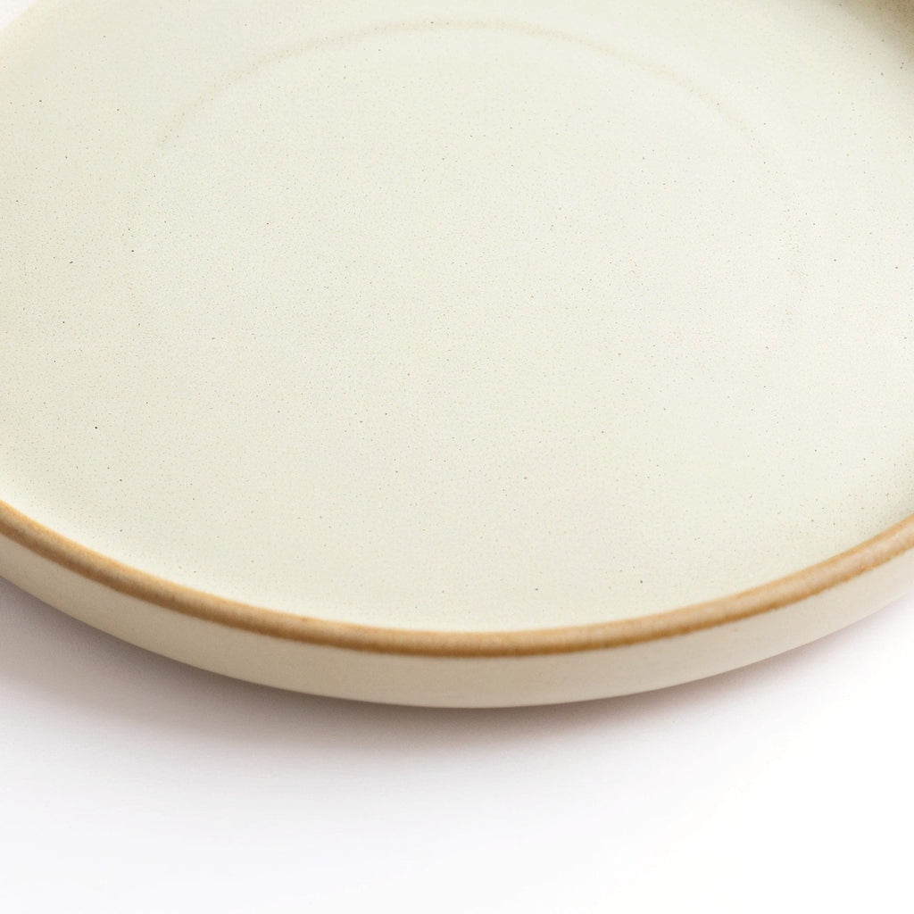 Danmero Eggshell Dinner Plate — macro close-up of raised rim and glaze pooling