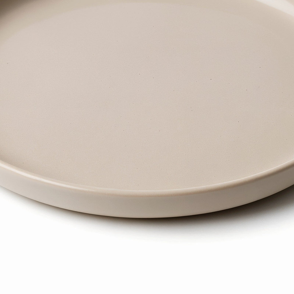 Danmero Taupe Serving Plate — macro close-up of raised rim detail